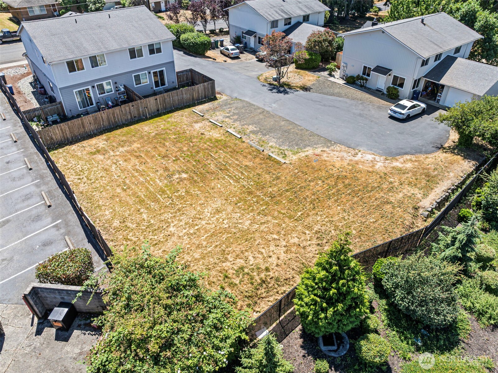 1042 Hanford Avenue Property Photo 1