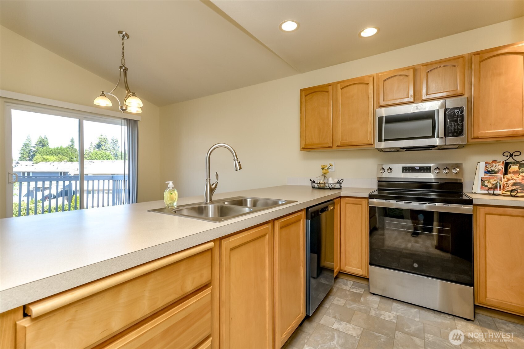 16018 89th Avenue Property Photo 7