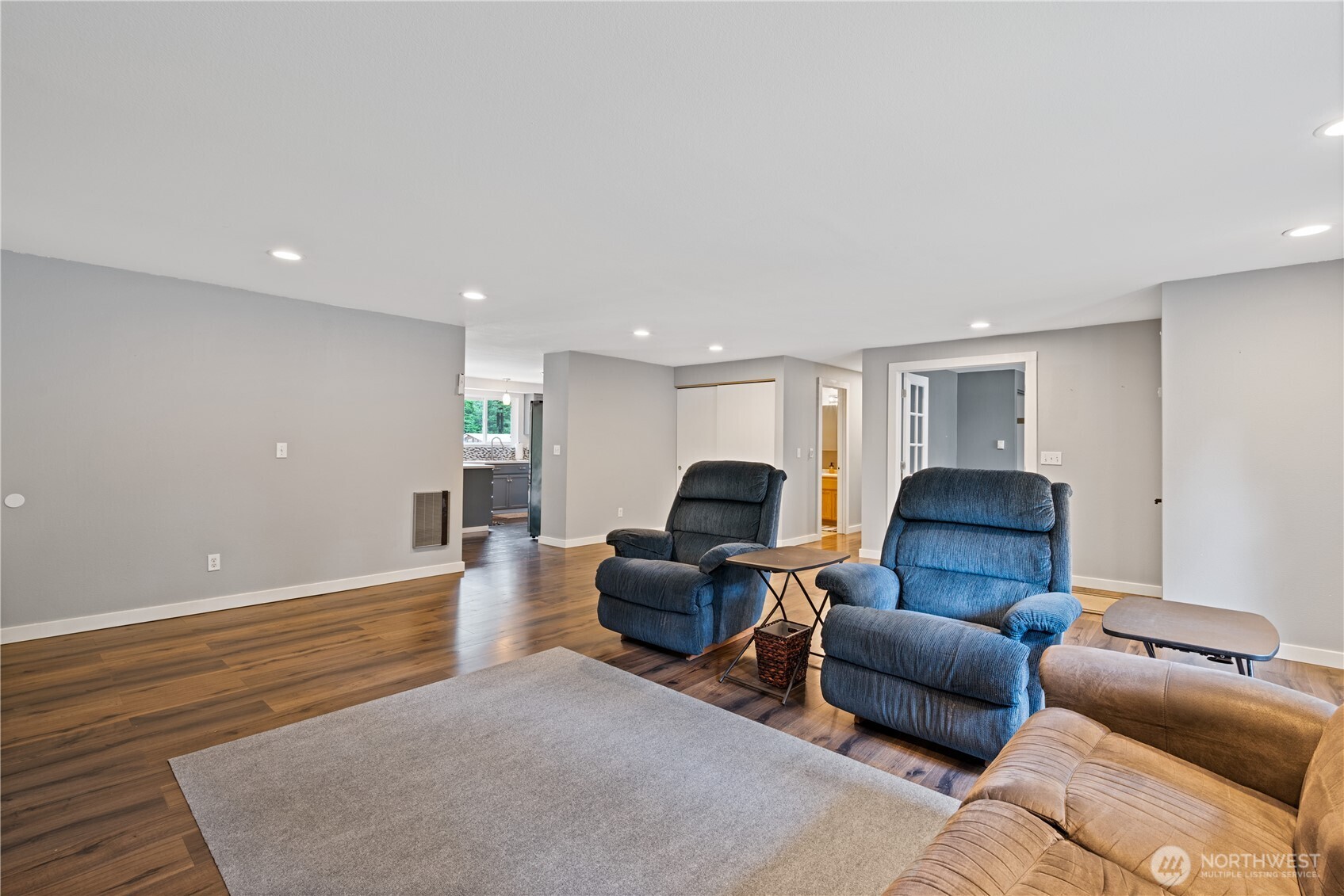 265 Easy Street Road Property Photo 6