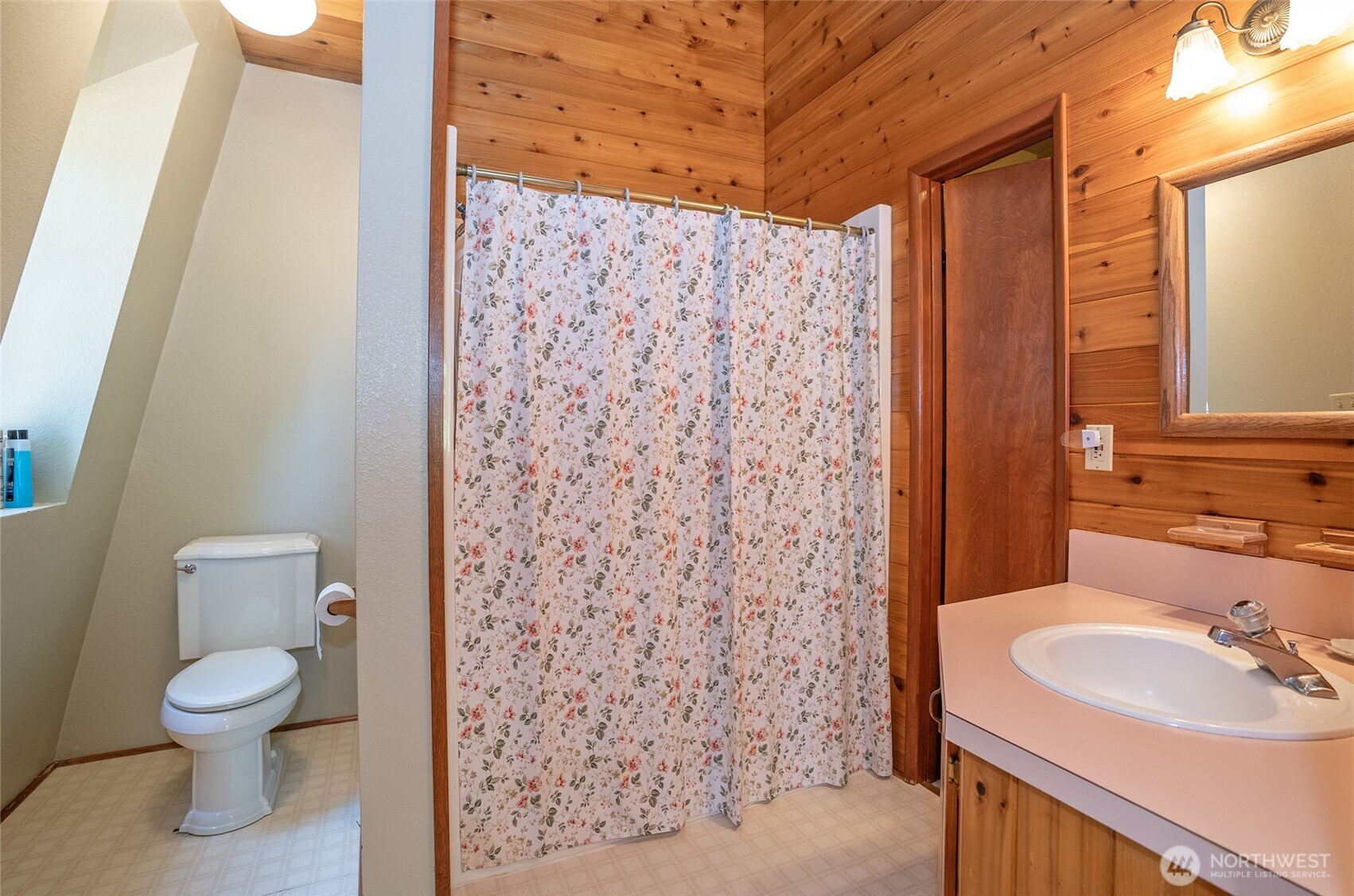 879 9th Ave Property Photo 19