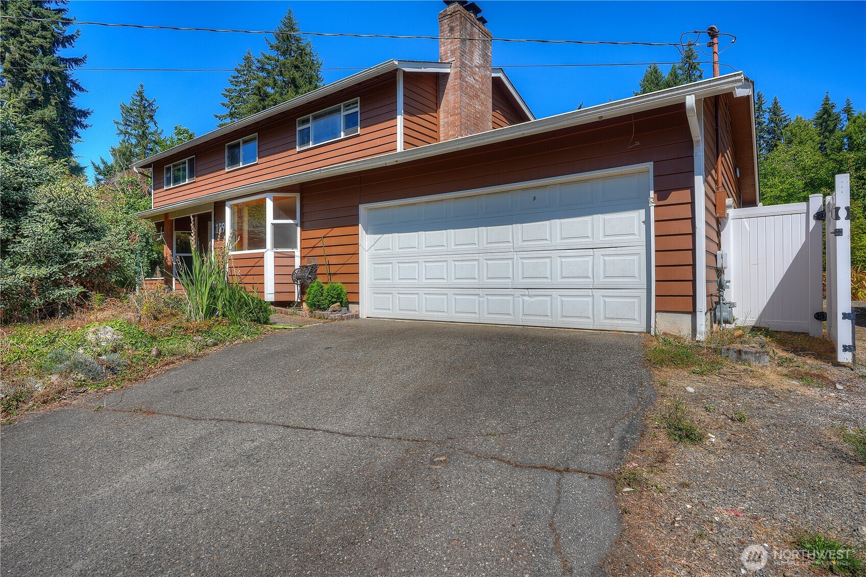 10907 E 151st Street Property Photo 3