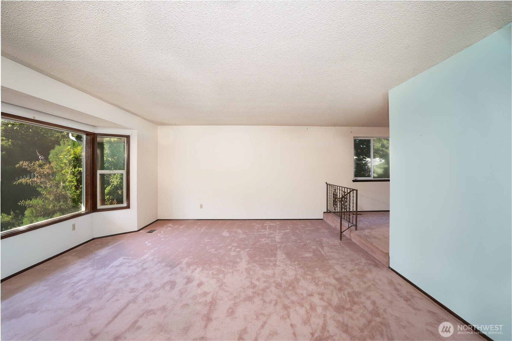 10907 E 151st Street Property Photo 4