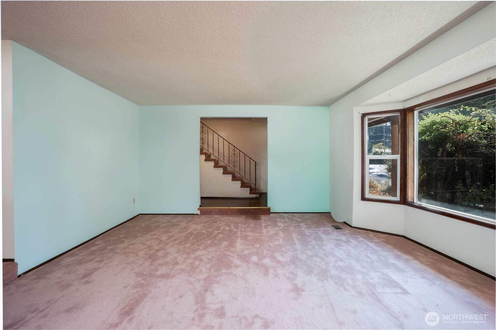 10907 E 151st Street Property Photo 5