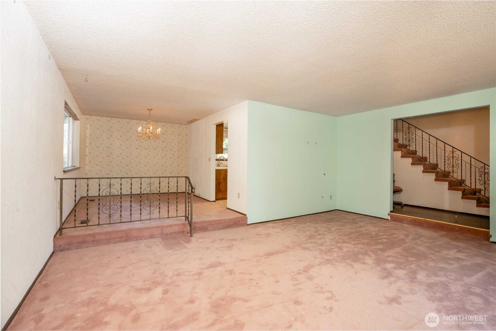 10907 E 151st Street Property Photo 6