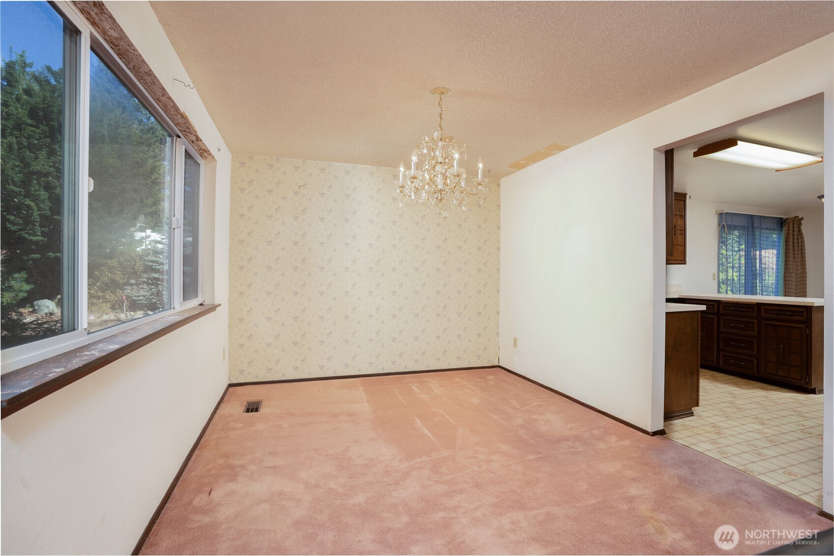 10907 E 151st Street Property Photo 7