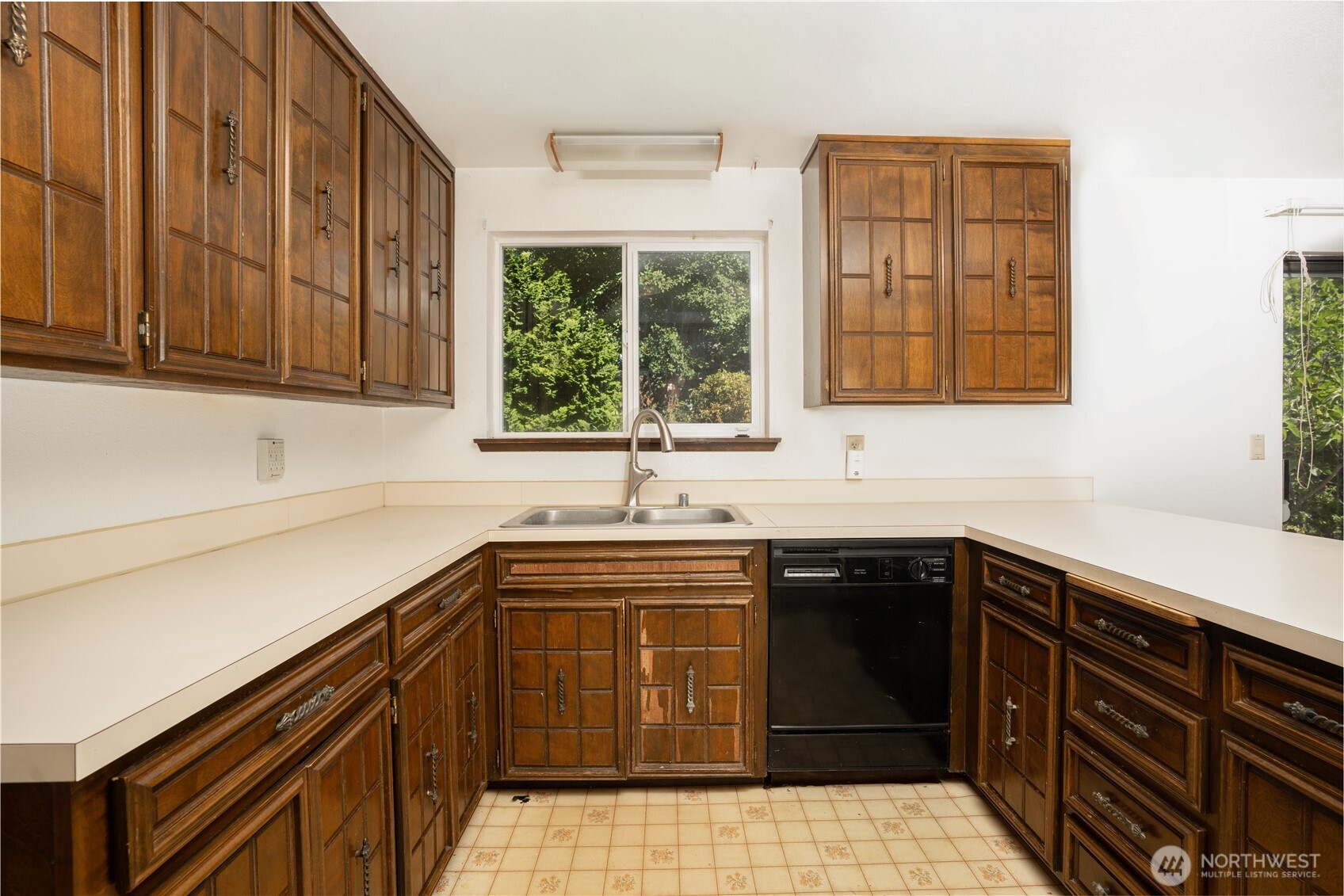 10907 E 151st Street Property Photo 10
