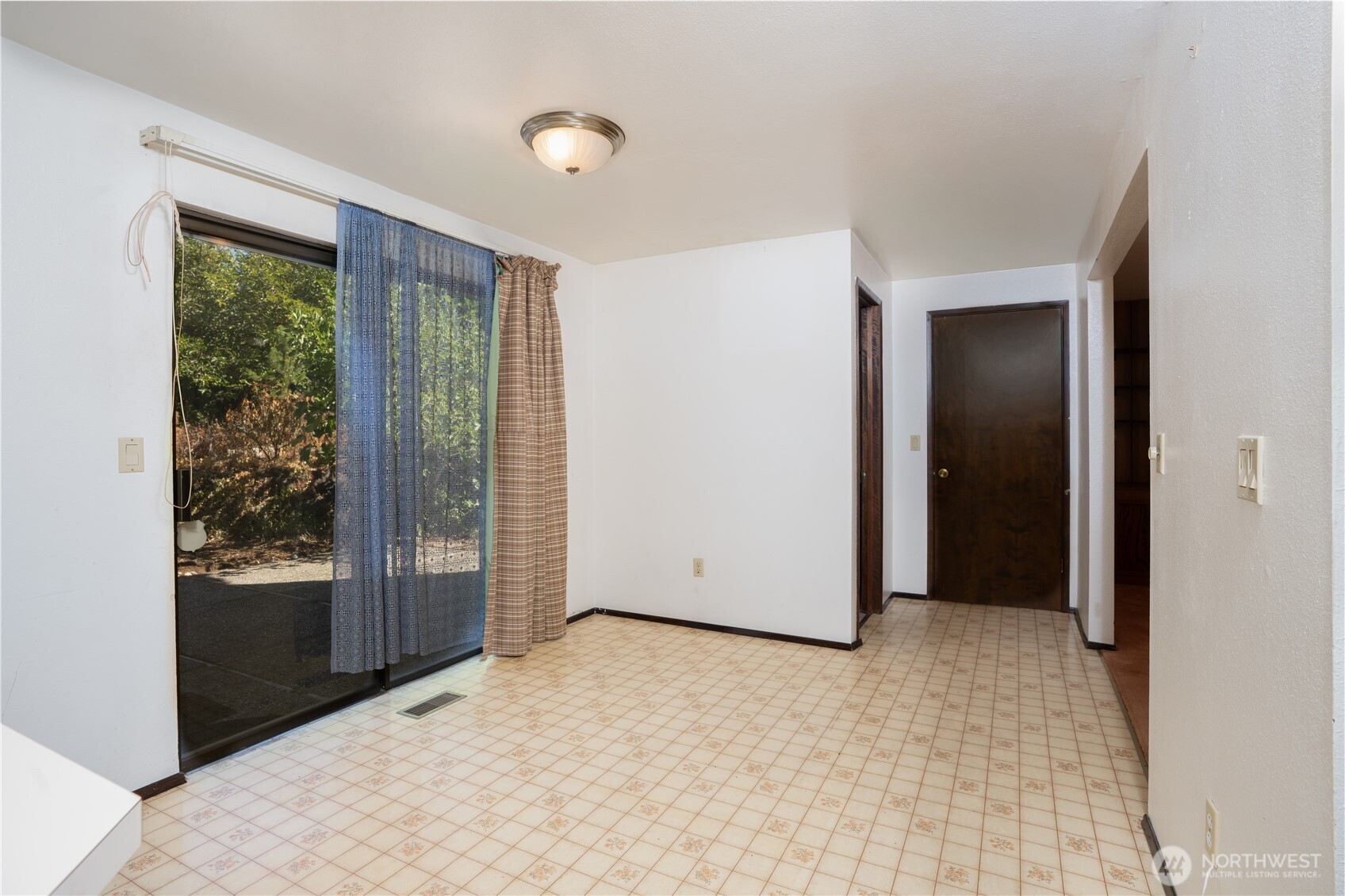 10907 E 151st Street Property Photo 14