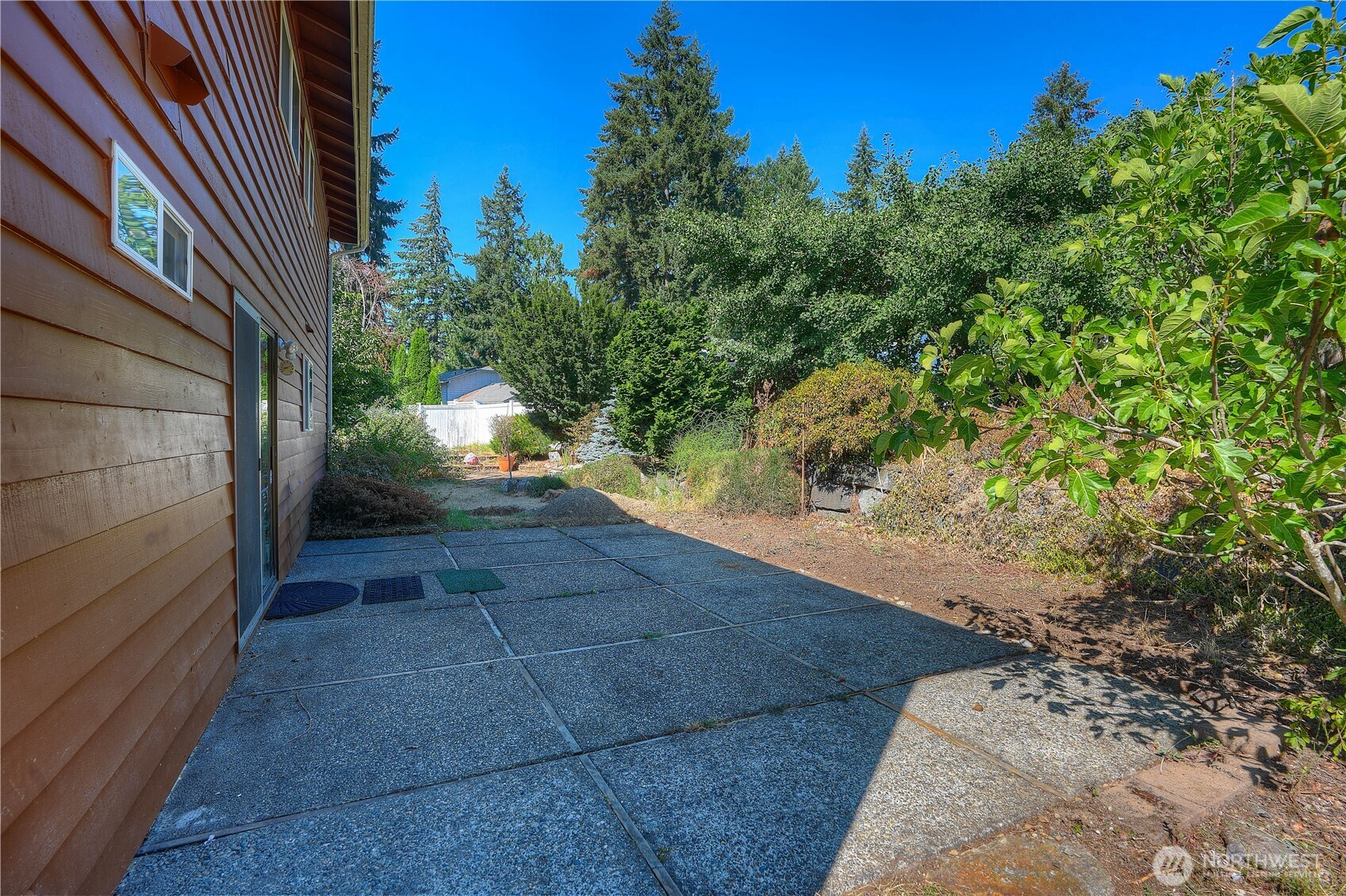 10907 E 151st Street Property Photo 27