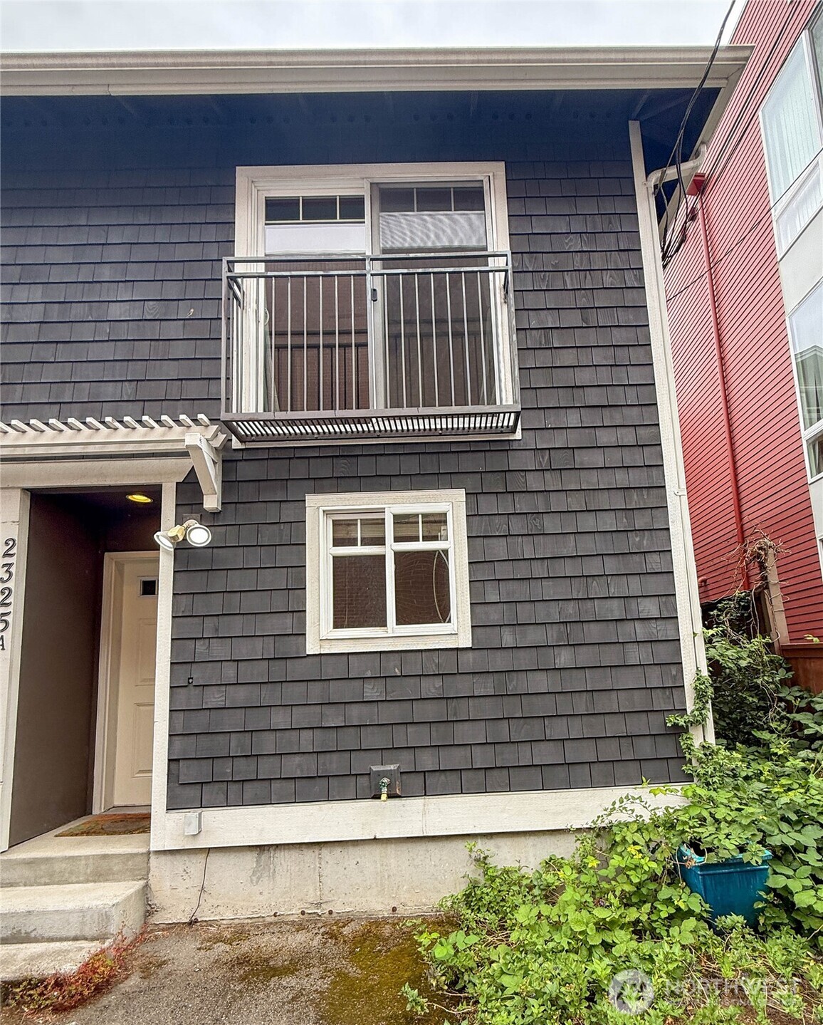 2325 Franklin Avenue A Property Photo 1