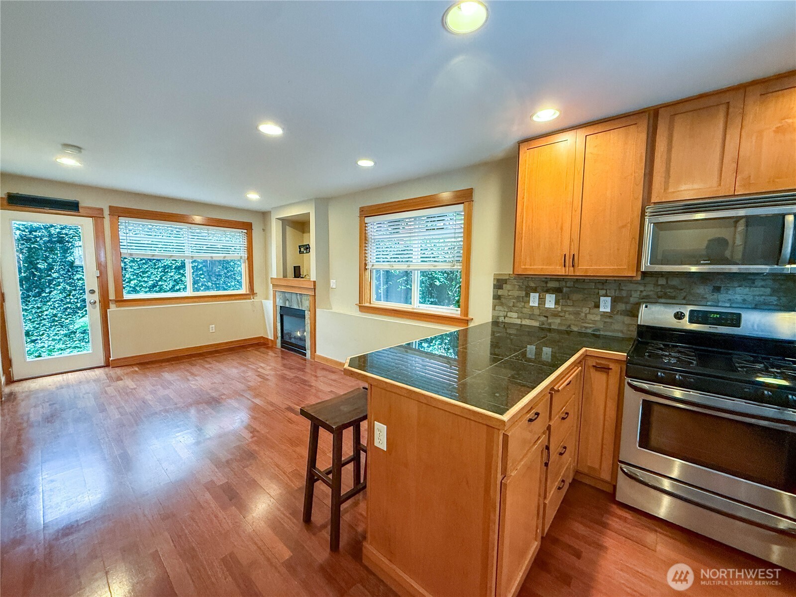 2325 Franklin Avenue A Property Photo 2