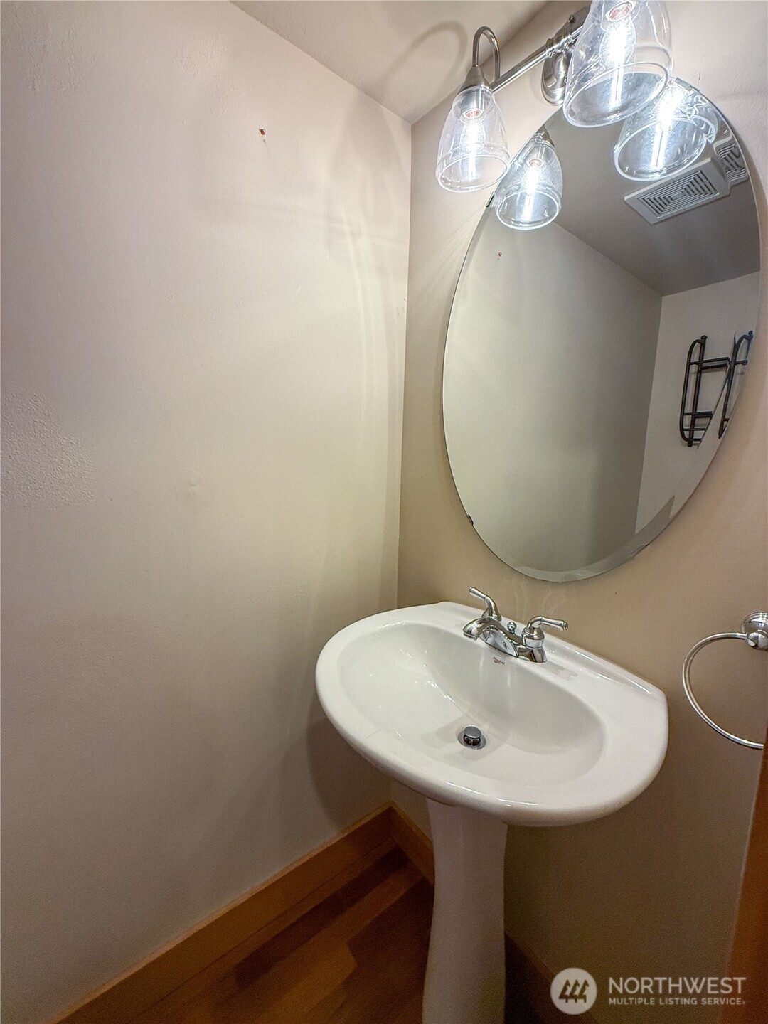 2325 Franklin Avenue A Property Photo 6