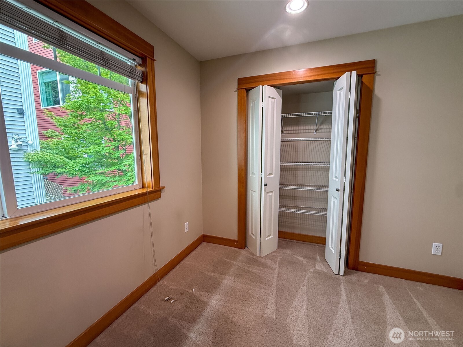 2325 Franklin Avenue A Property Photo 10
