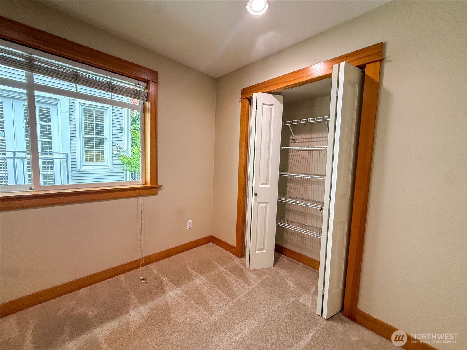 2325 Franklin Avenue A Property Photo 11