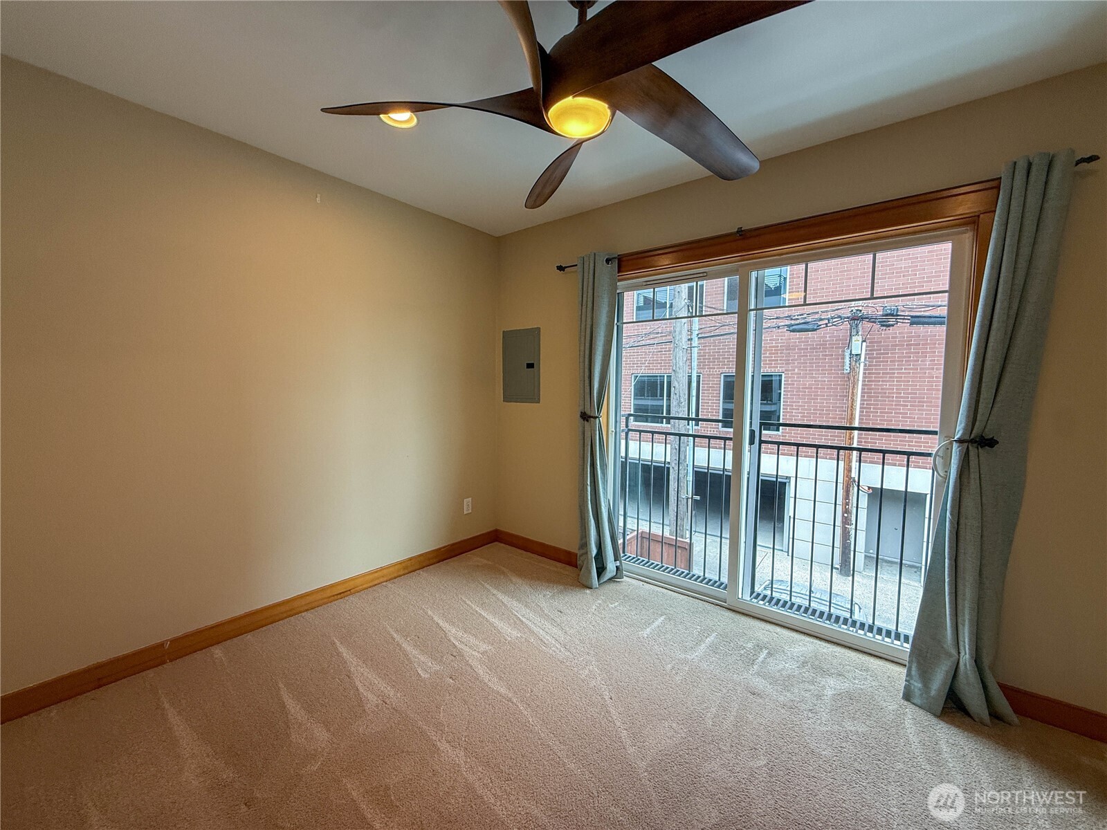 2325 Franklin Avenue A Property Photo 13
