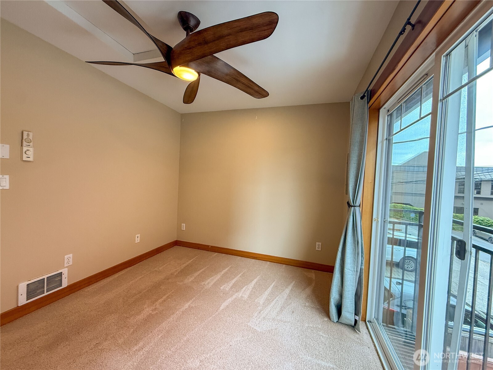 2325 Franklin Avenue A Property Photo 14