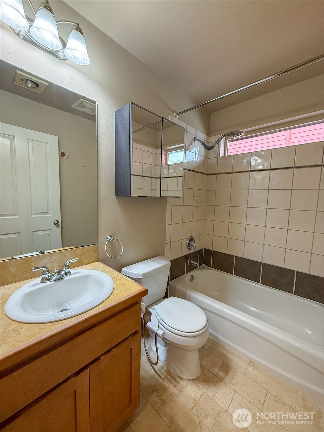 2325 Franklin Avenue A Property Photo 16