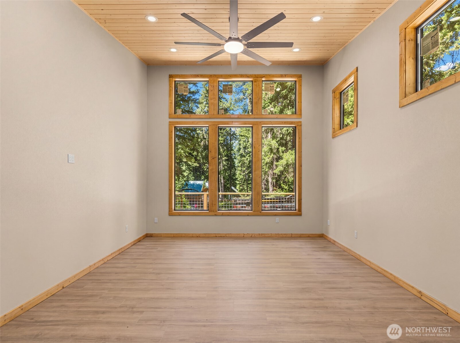 22401 Shetland Road Property Photo 9