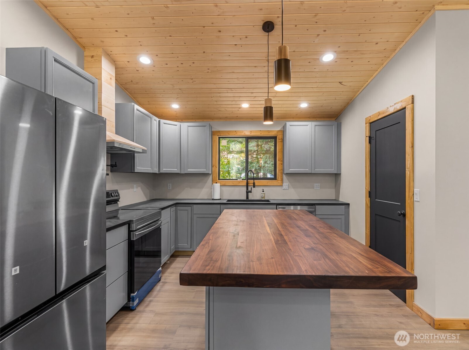 22401 Shetland Road Property Photo 11