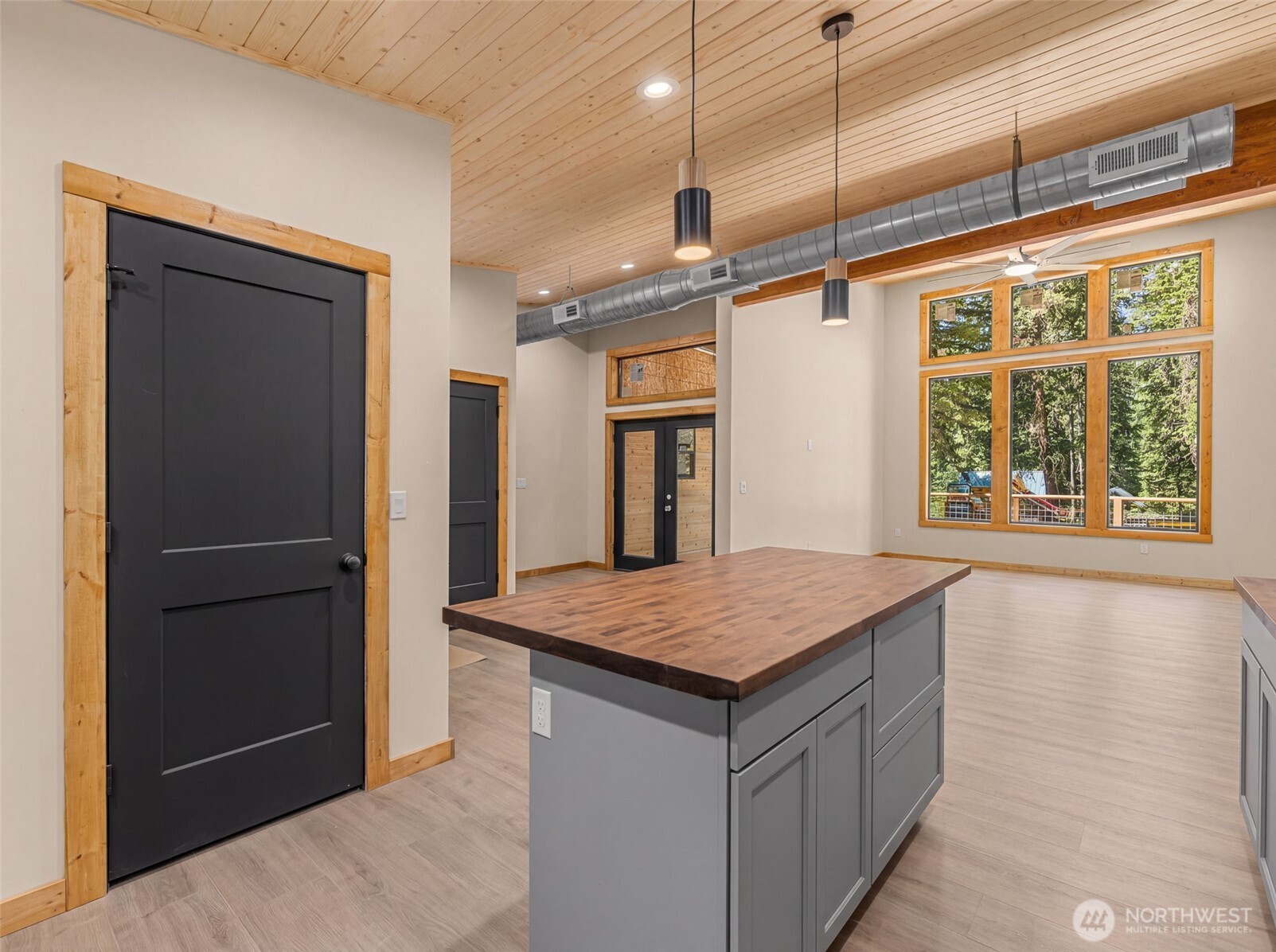 22401 Shetland Road Property Photo 13