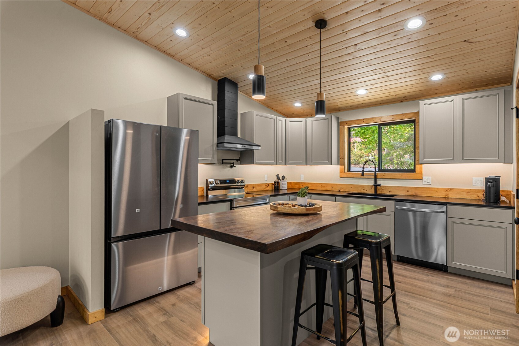 22401 Shetland Road Property Photo 14