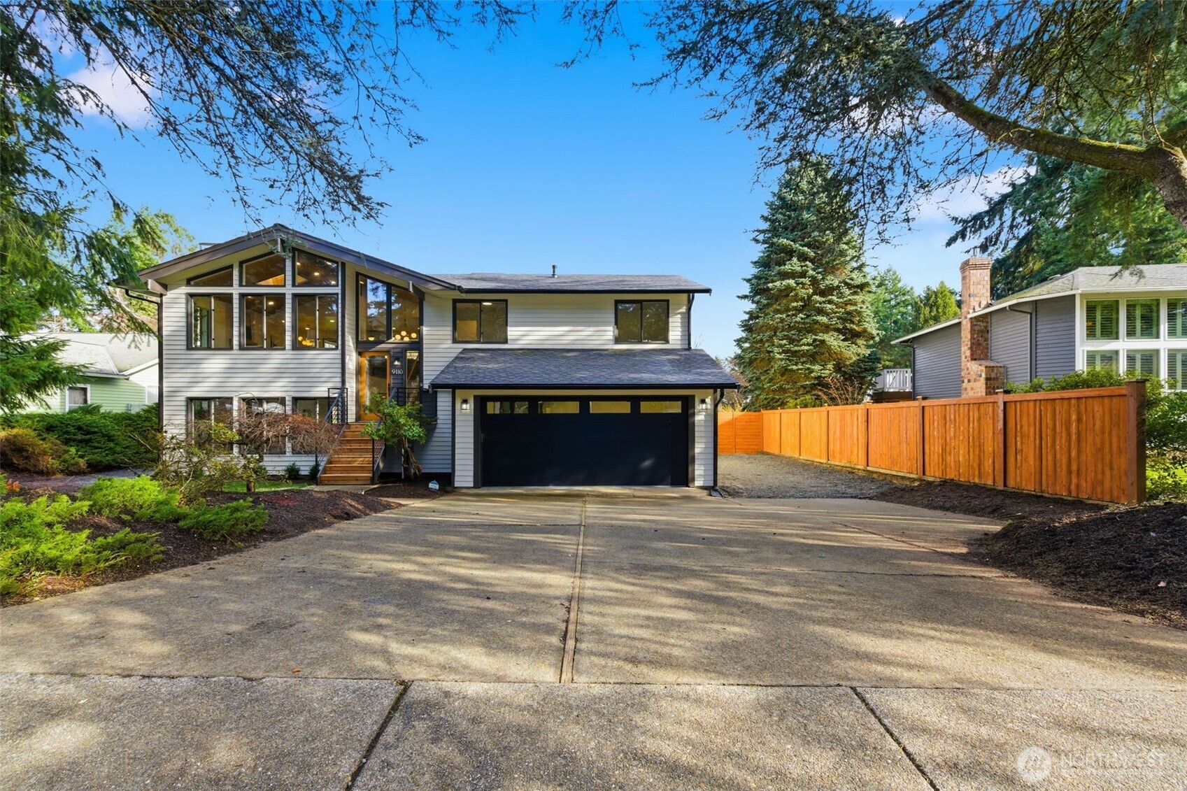 9110 122nd Place Property Photo 3