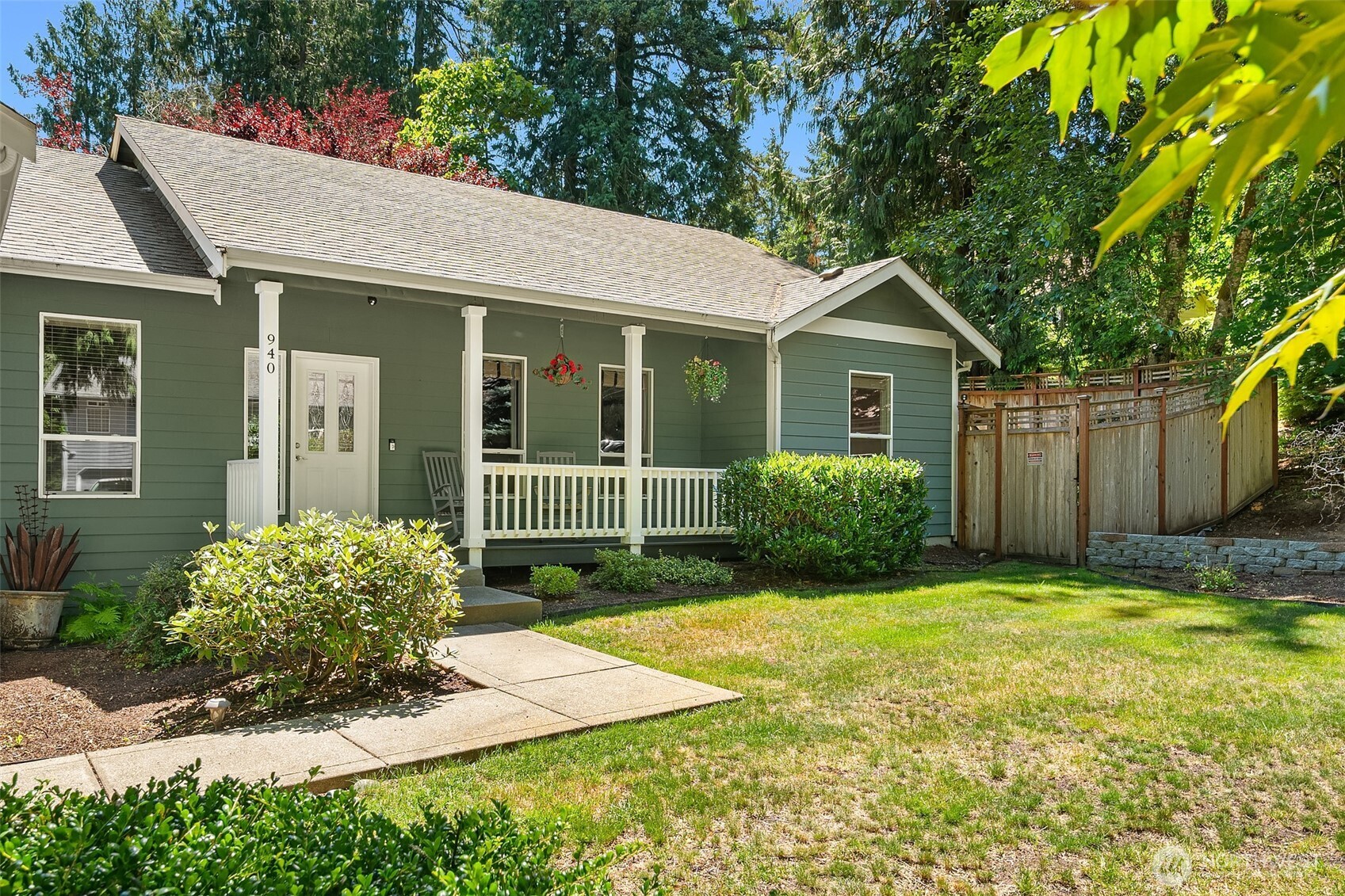 940 E Lakeshore Drive Property Photo 3