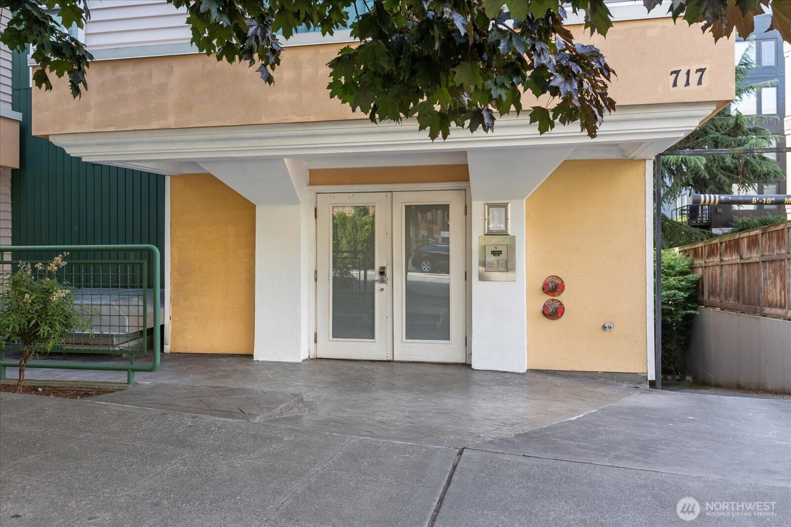 717 E Denny Way 3a Property Photo 2
