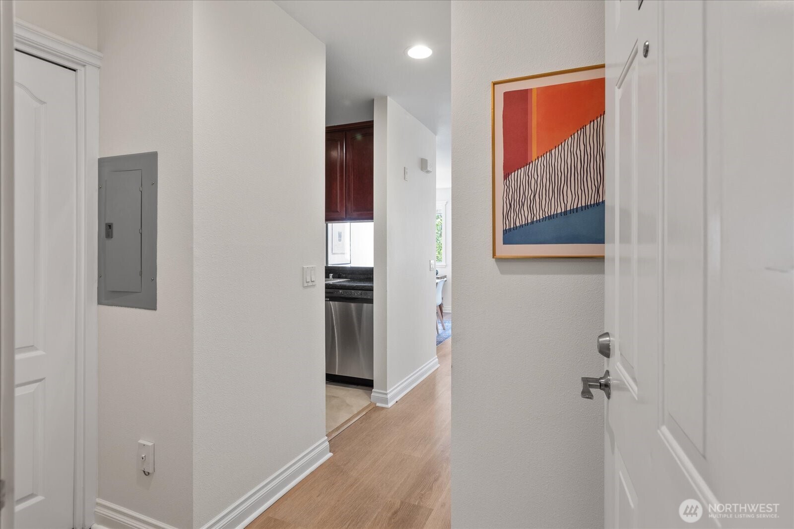 717 E Denny Way 3a Property Photo 3