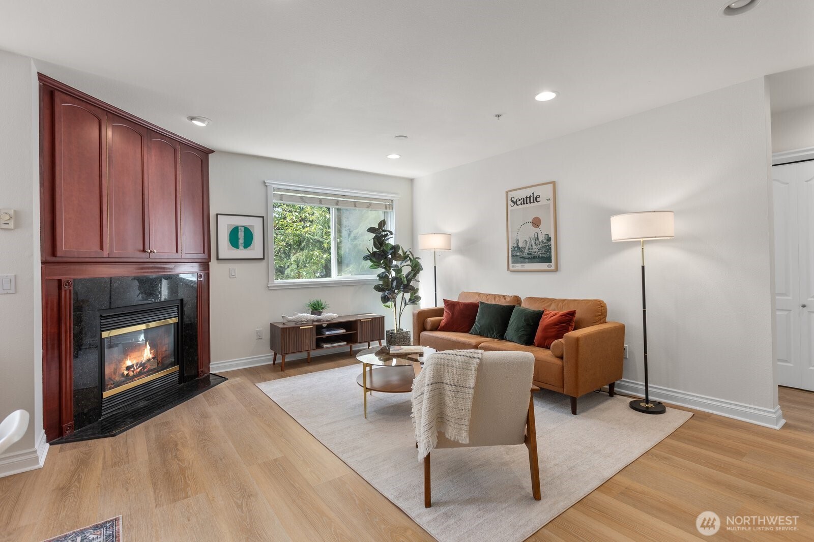 717 E Denny Way 3a Property Photo 4