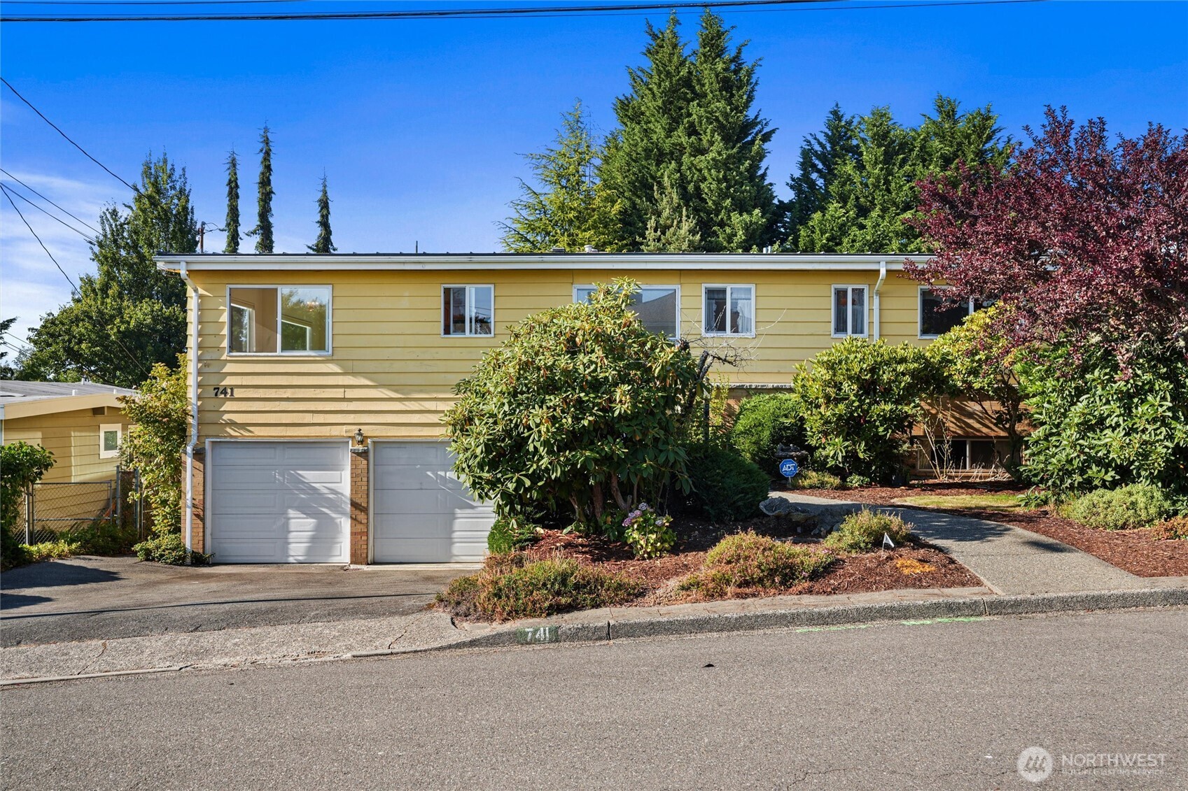 741 Hemlock Street Property Photo 2
