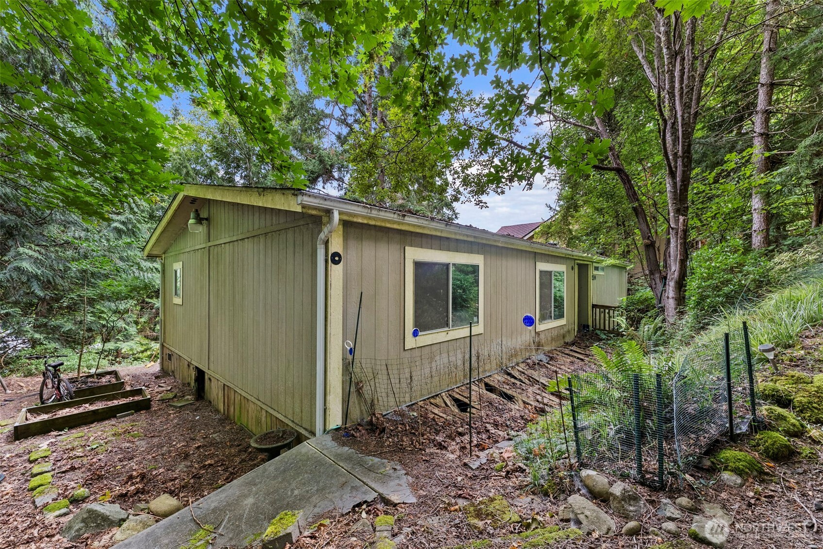2334 Crestridge Drive Property Photo 5