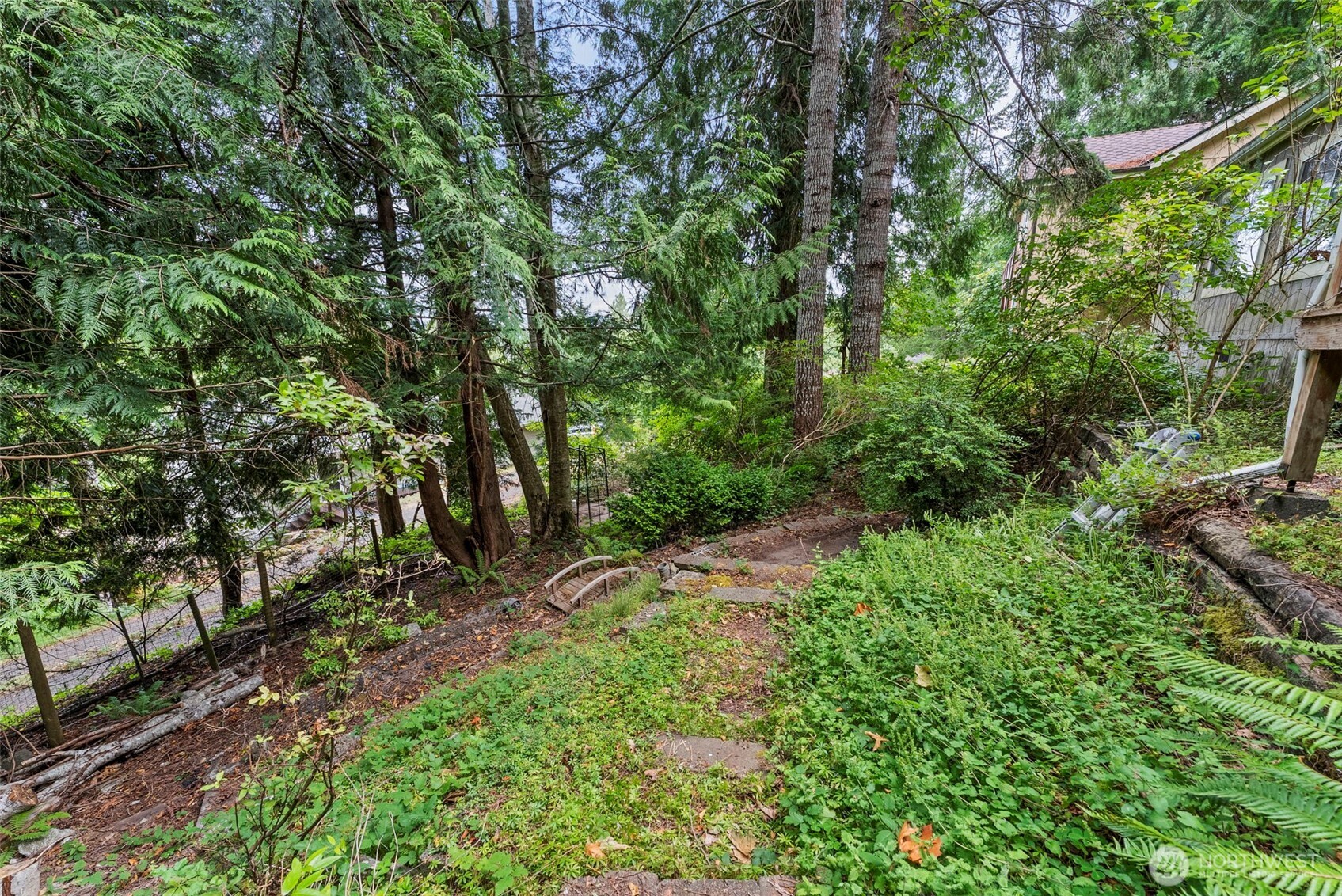 2334 Crestridge Drive Property Photo 9