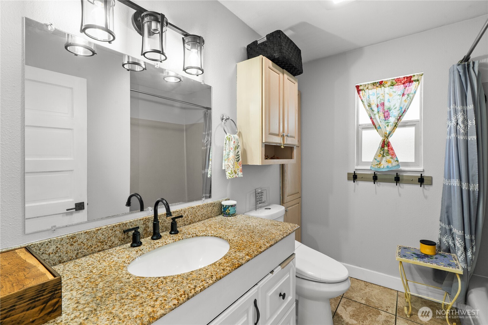 808 N Thornton Street Property Photo 15