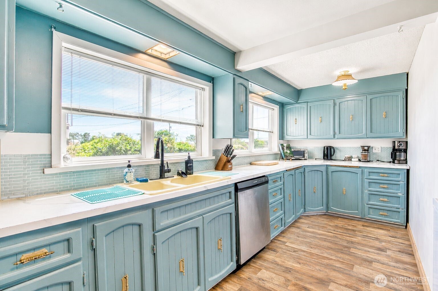 6 4th Street Property Photo 7