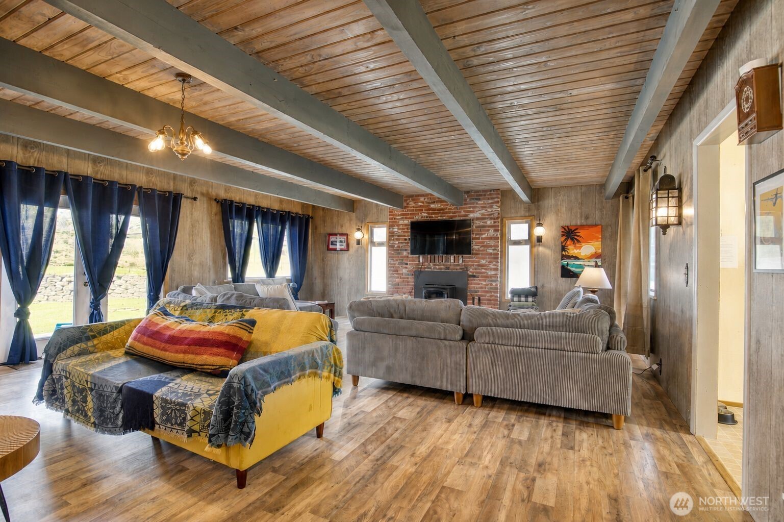 6 4th Street Property Photo 9