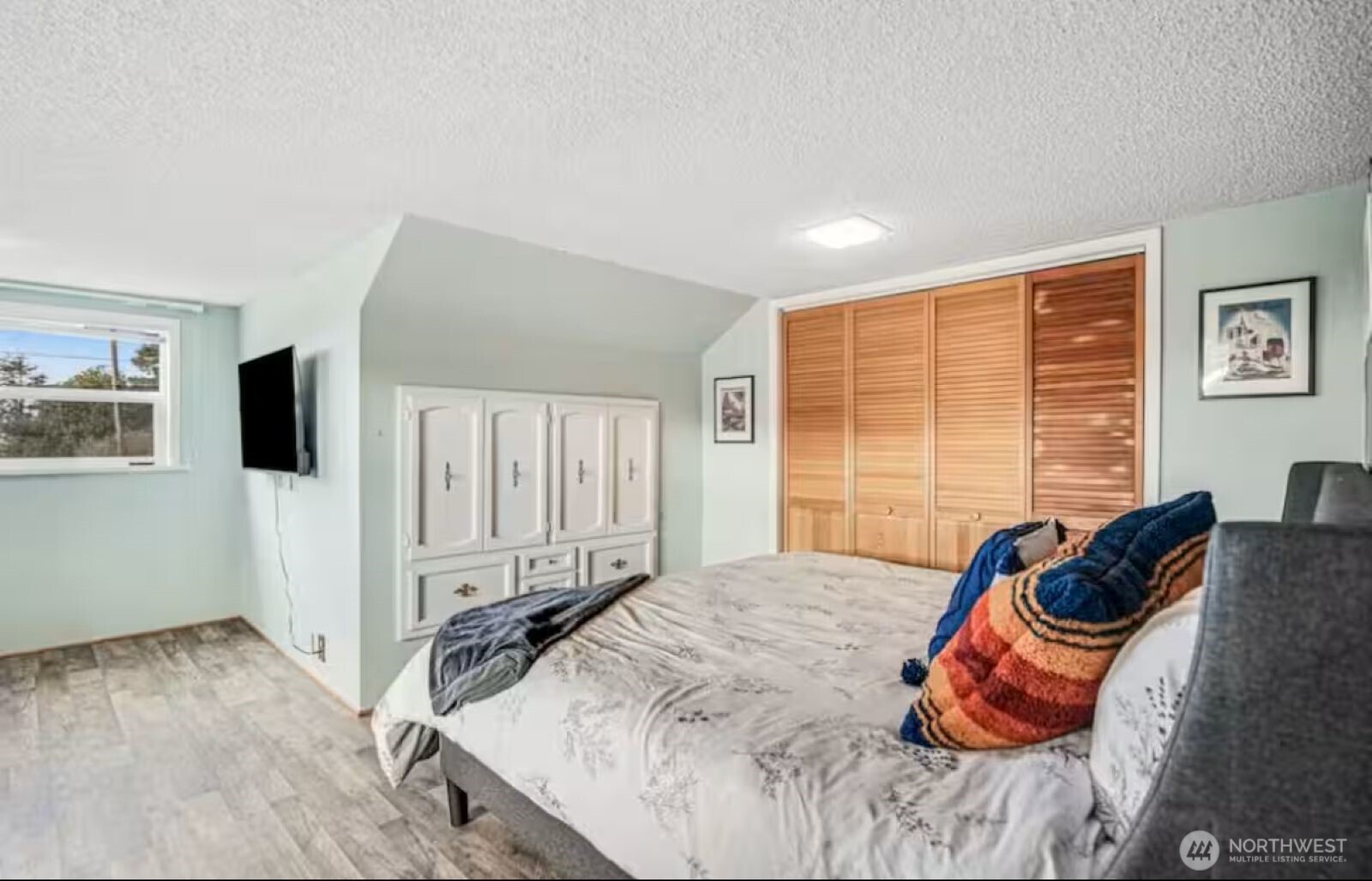 6 4th Street Property Photo 13