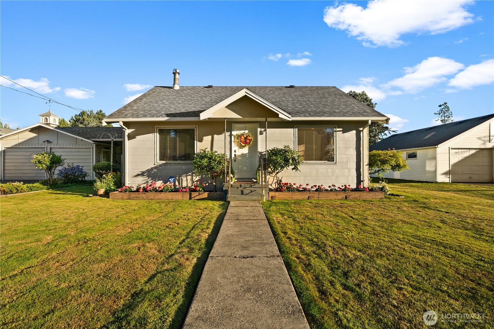 5528 23rd Street Property Photo 1