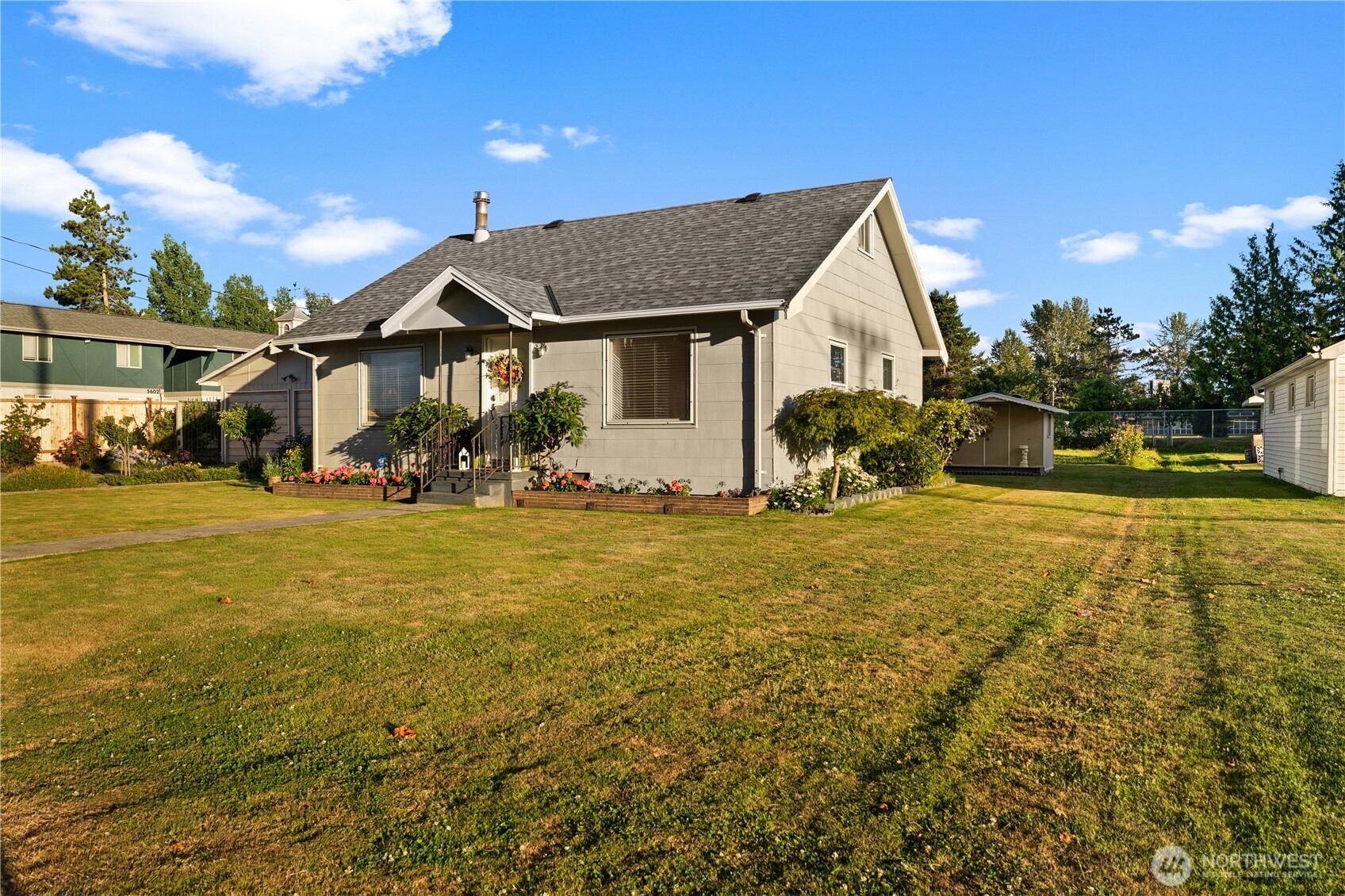 5528 23rd Street Property Photo 4