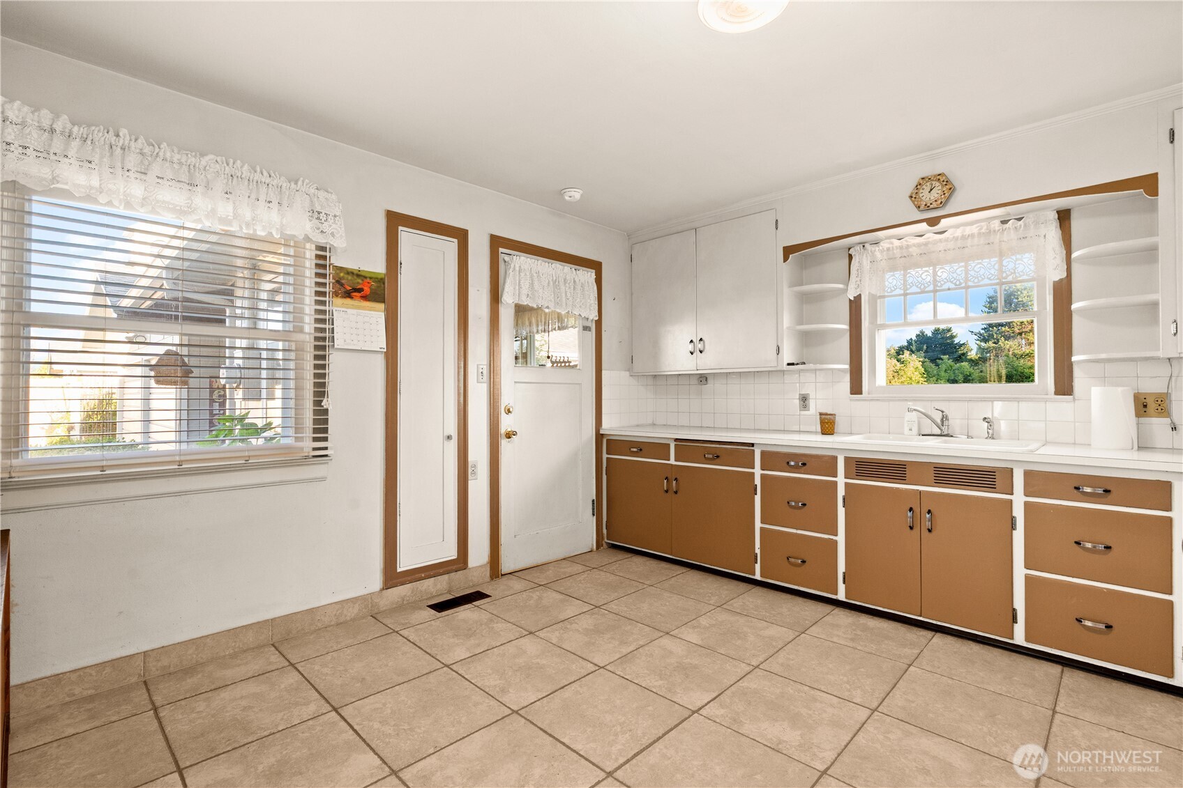 5528 23rd Street Property Photo 5