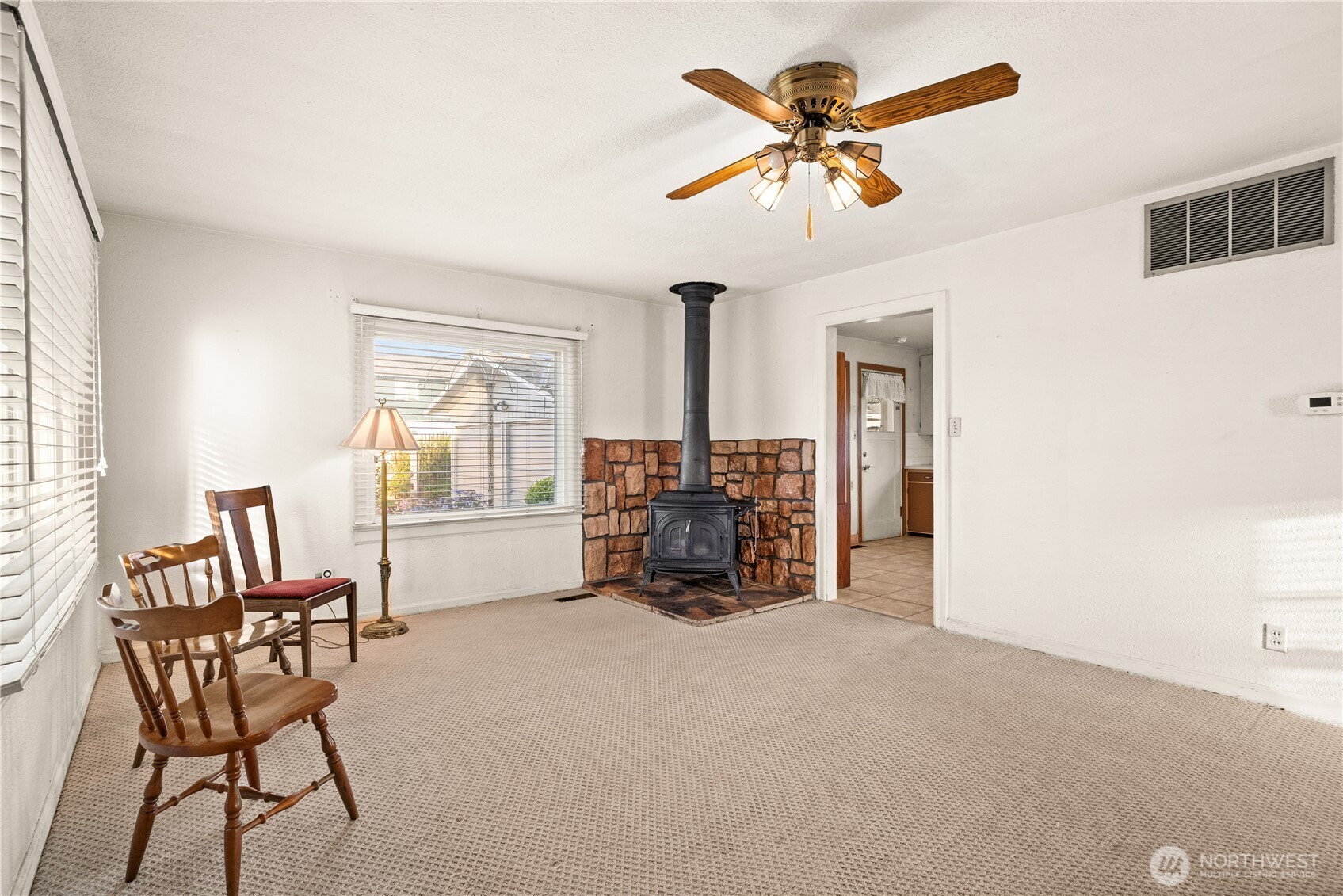 5528 23rd Street Property Photo 9