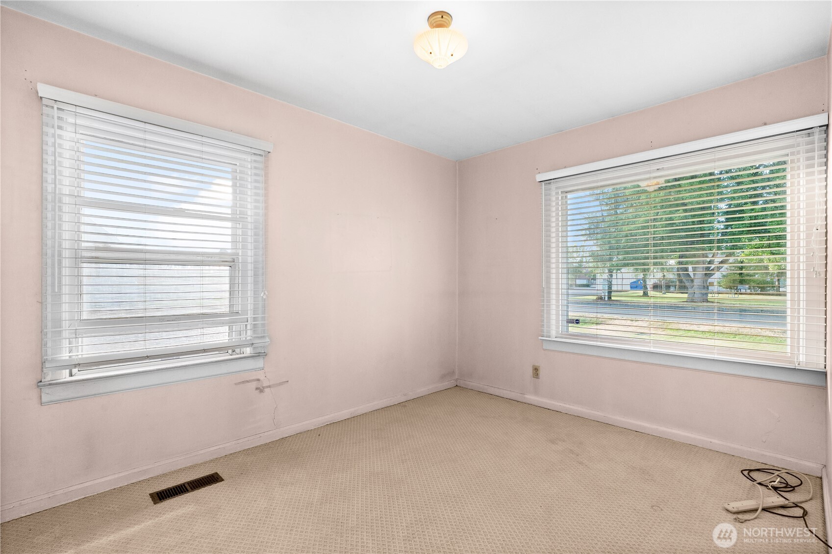 5528 23rd Street Property Photo 14