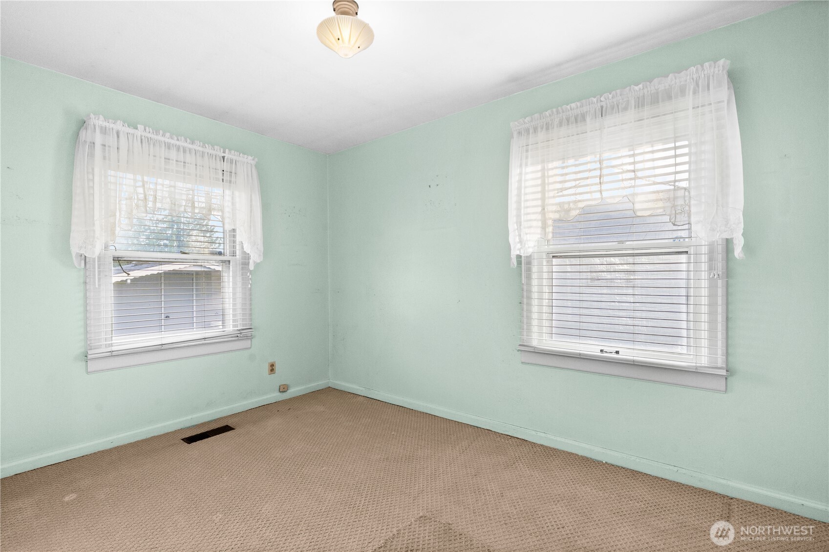 5528 23rd Street Property Photo 16
