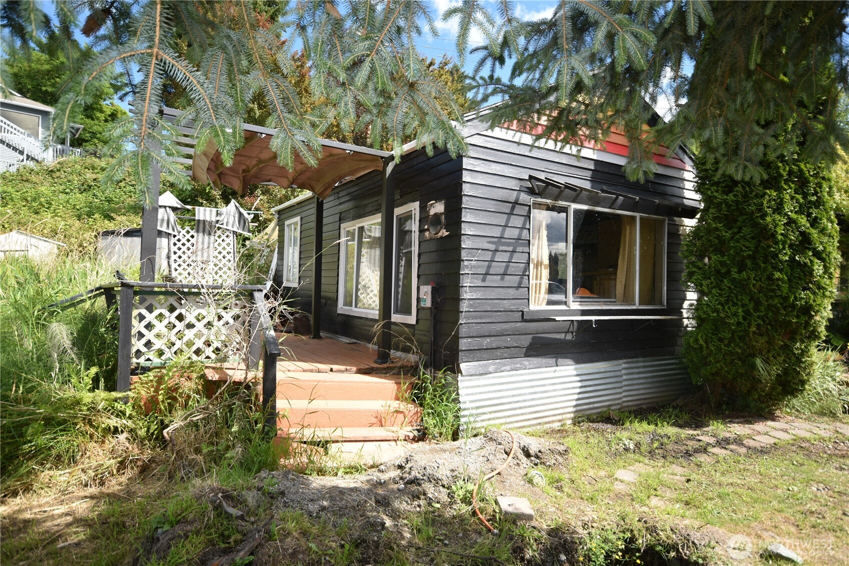 1647 Beach Drive Property Photo 1