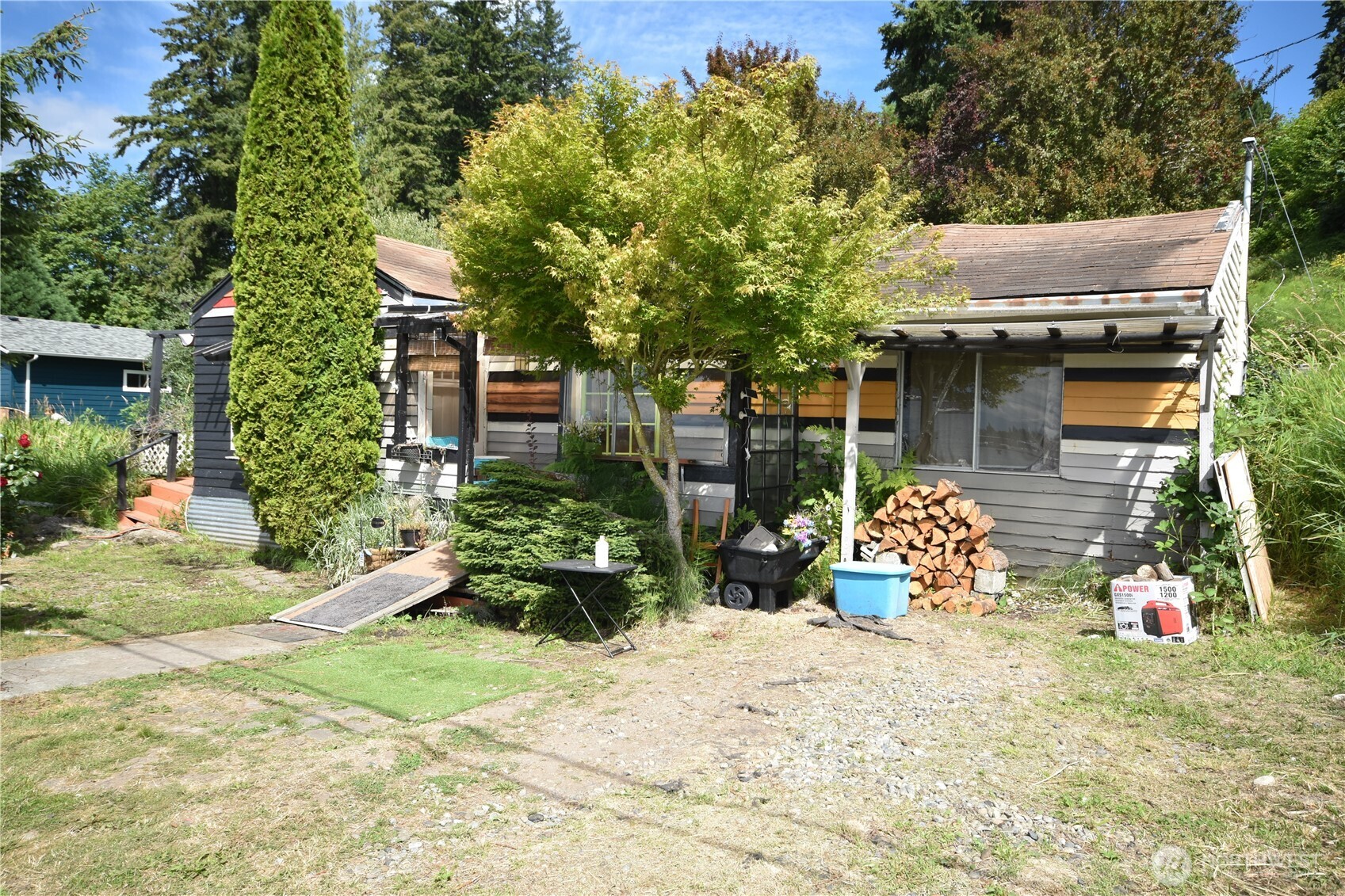1647 Beach Drive Property Photo 3