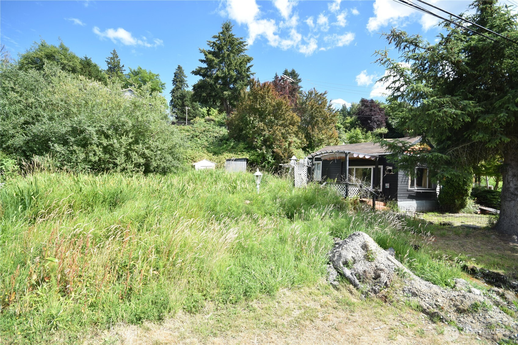 1647 Beach Drive Property Photo 4