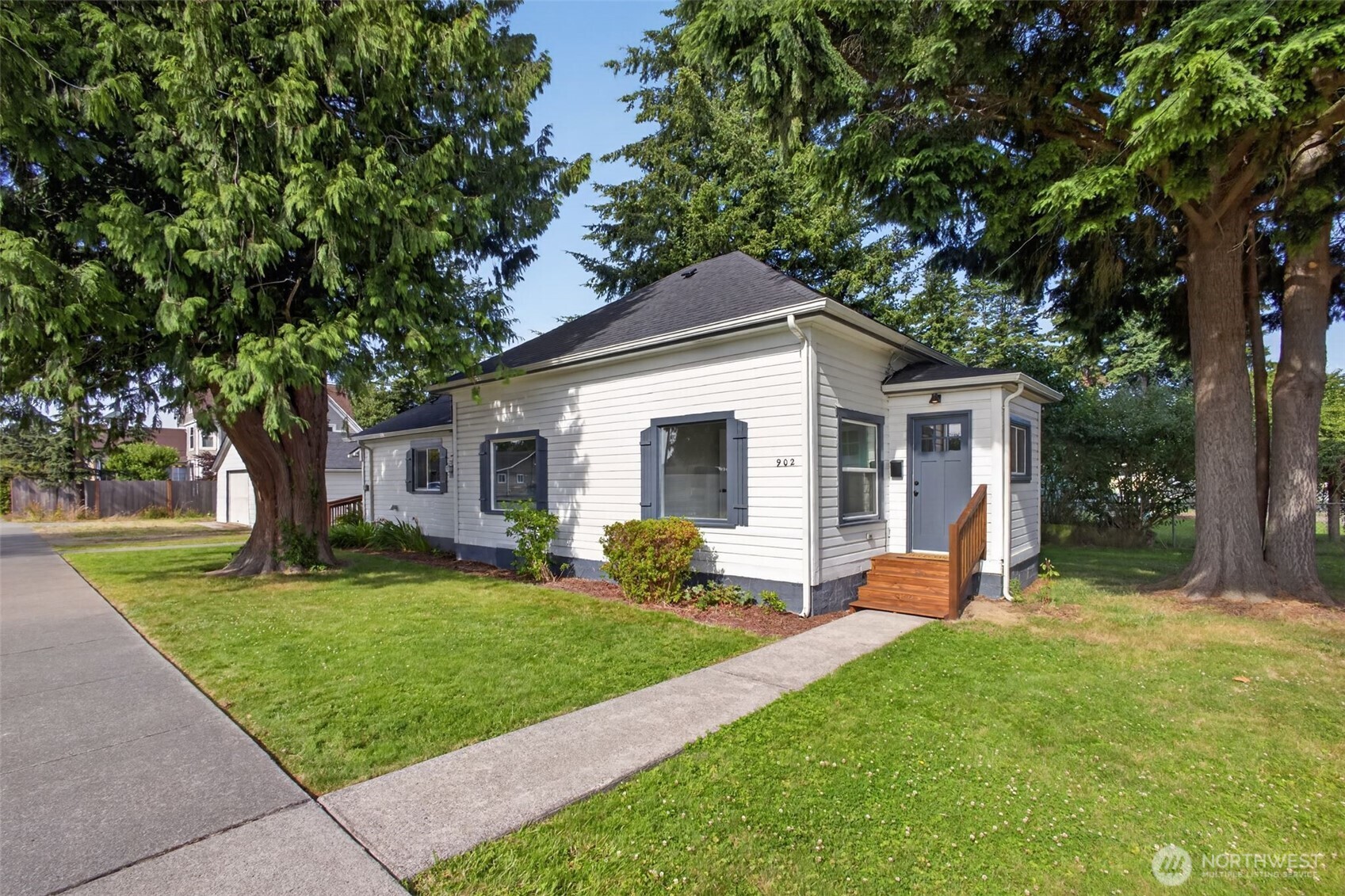 902 Fidalgo Street Property Photo 2