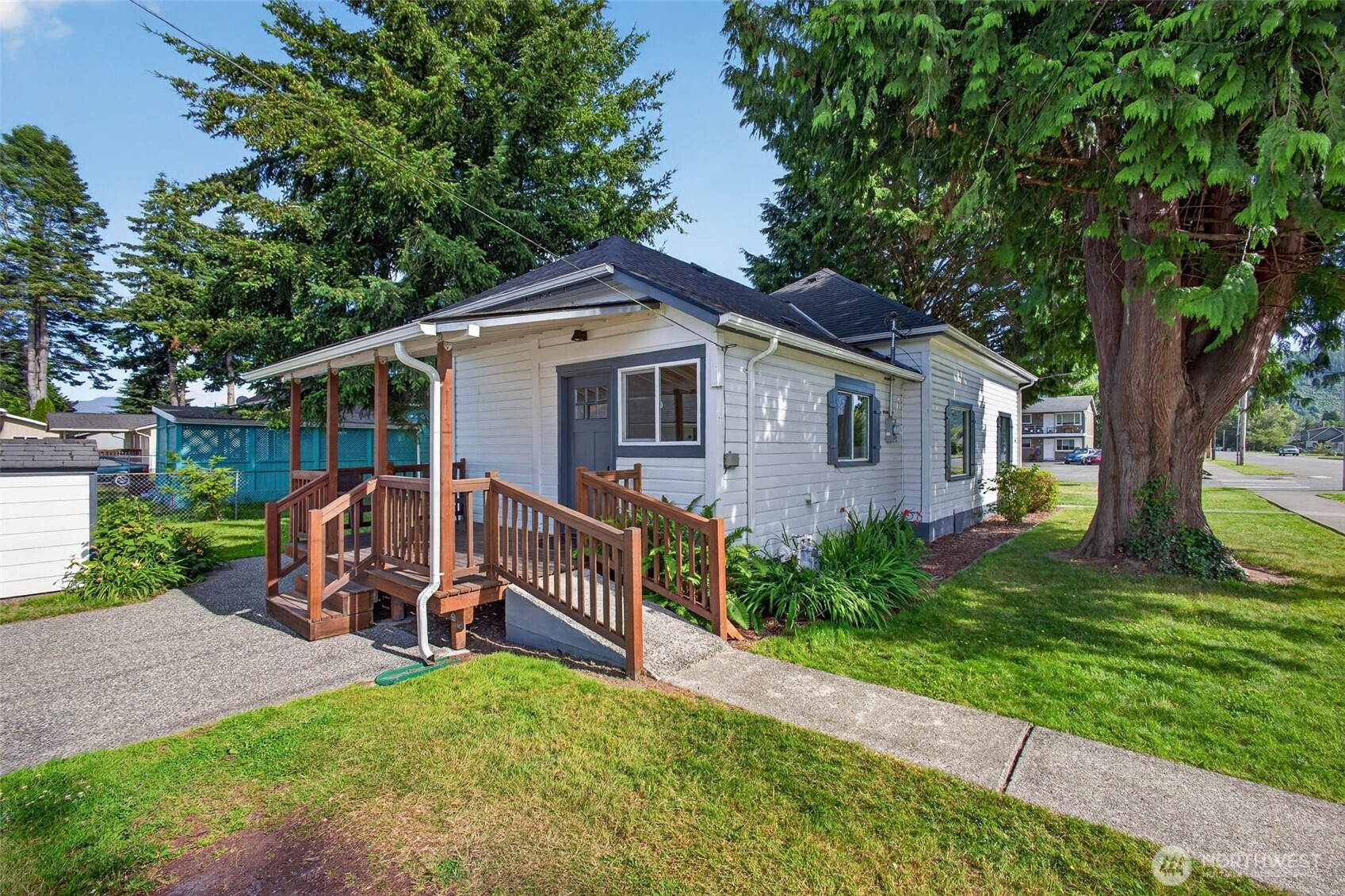 902 Fidalgo Street Property Photo 4