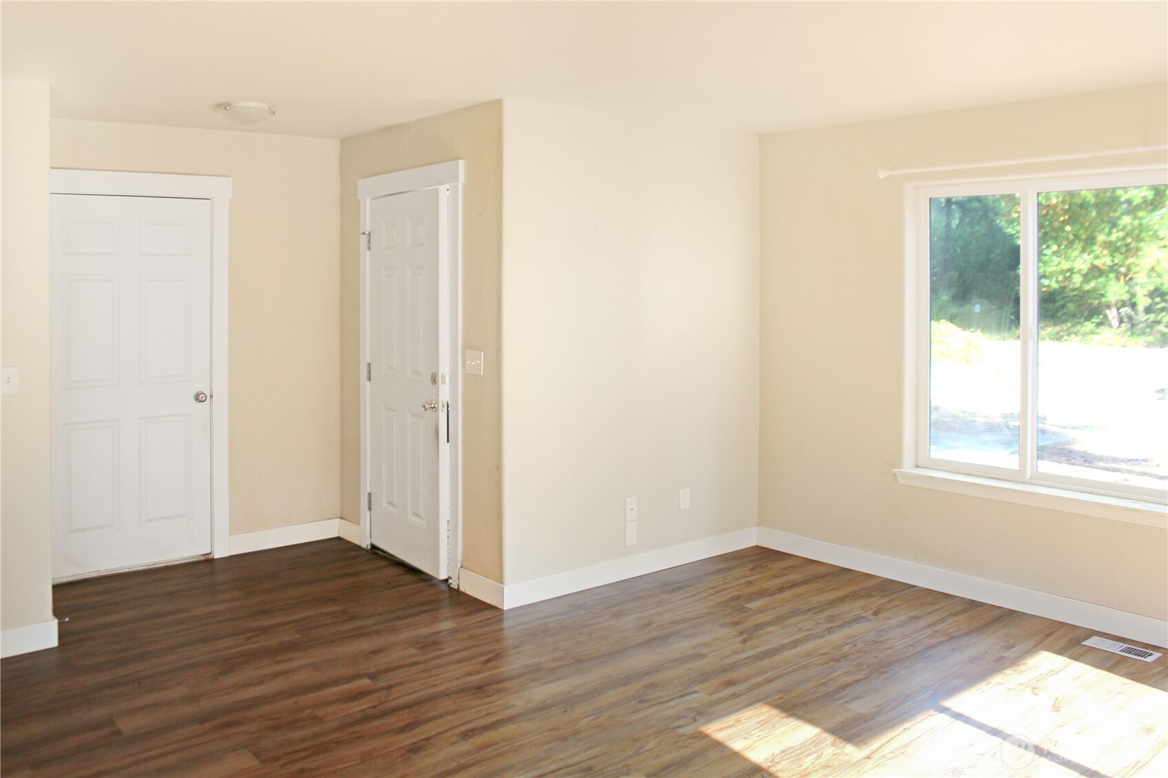 18310 Blue Hills Drive Property Photo 5