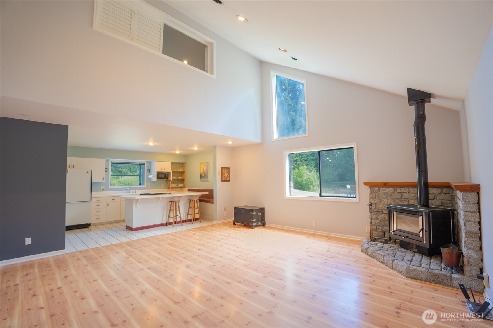 734 Swan Road Property Photo 4