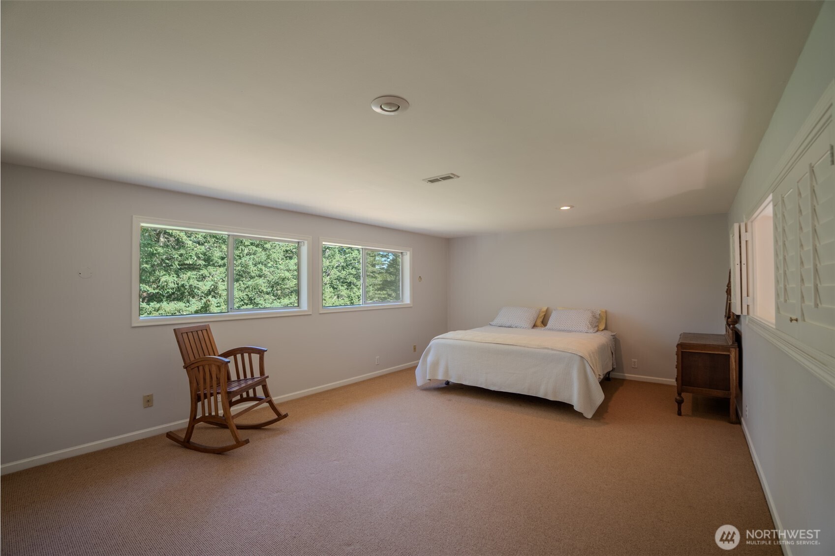 734 Swan Road Property Photo 12